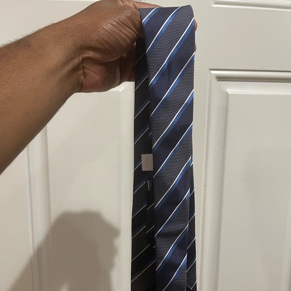Armani Collezioni Tie Blue and Gray stripe Sz OS - Picture 2 of 11